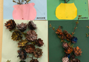 Kolaż kompozycji z szyszek w wazonie.