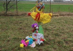 Marzanna duża i mała - symbol odchodzącej zimy.