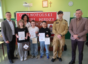 Wspólne zdjęcie zwycięzców konkursu.