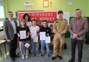 Wspólne zdjęcie zwycięzców konkursu.