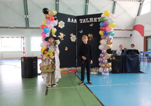 Występ uczniów klasy III a w wierszu pt. „Wiosenny czarodziej”.