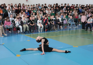 Uczennica klasy V w kategorii akrobacja.
