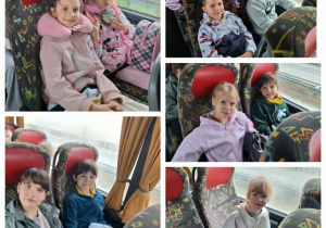 Zadowoleni uczniowie jadą na wycieczkę do Warszawy.