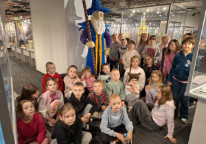 Wspólne zdjęcie uczniów na Wystawie Lego.