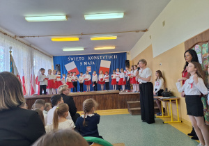 Pani Kierownik powitała wszystkich obecnych na uroczystości.