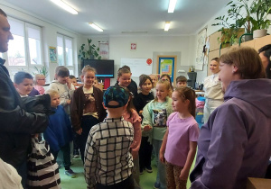 Rozmowy uczniów z Bartkiem.