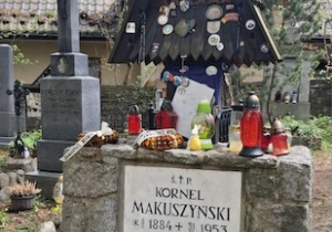 Grób pisarza na Starym Cmentarzu na Pęksowym Brzyzku.